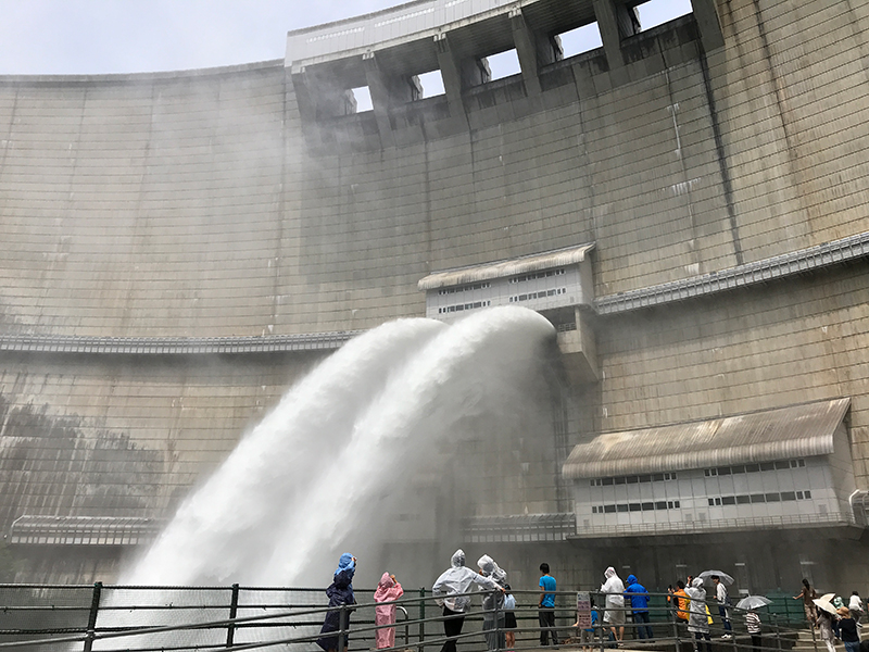 梅雨前の放水