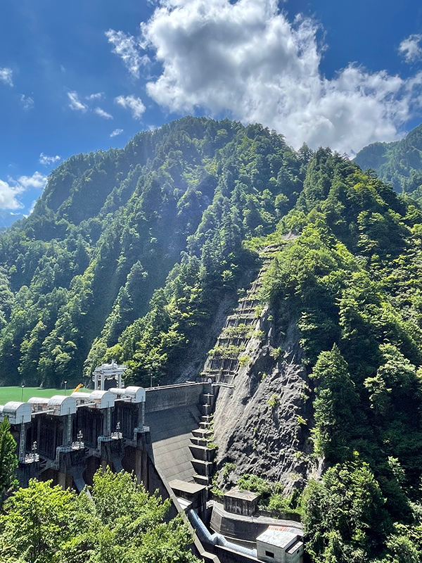 渓谷の門守